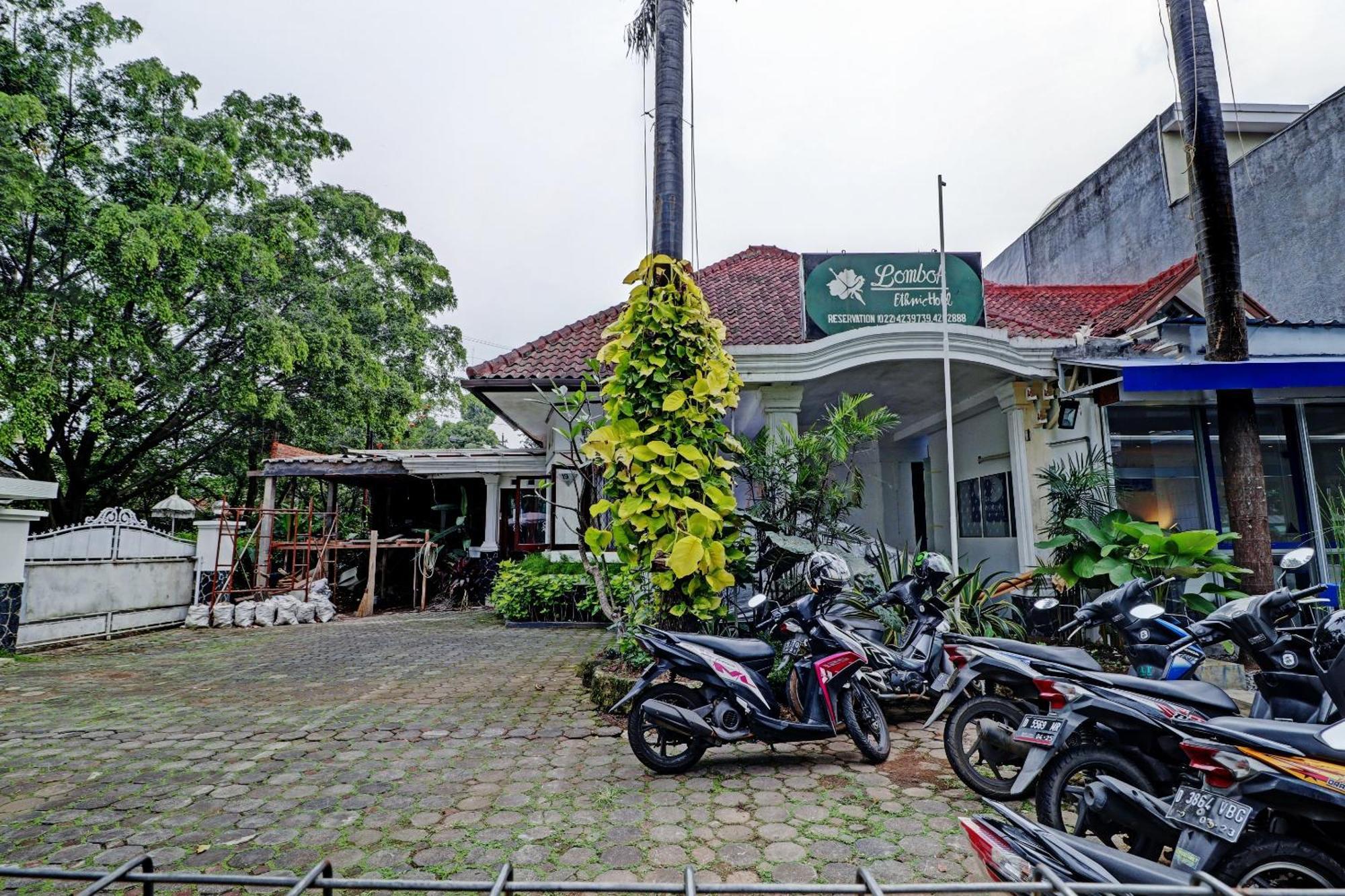 Hotel O Bandung Near Stadion Siliwangi Formerly The Ethnic Hotel Bandung Buitenkant foto